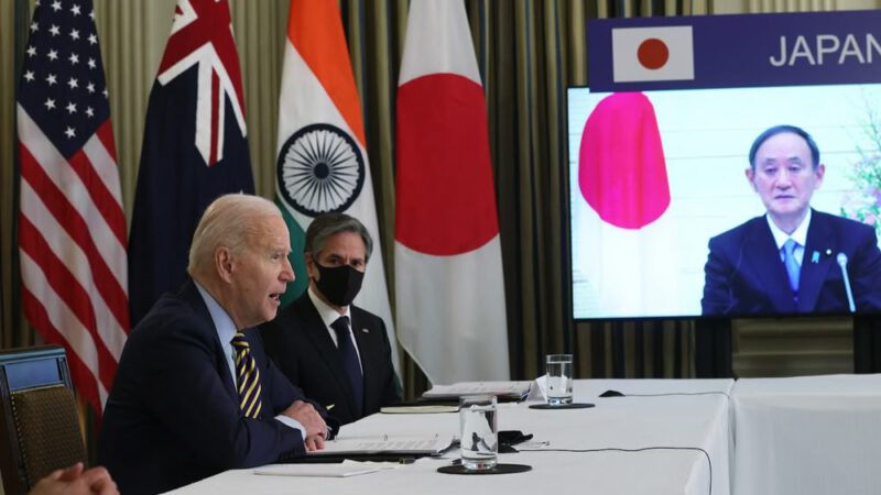 Biden ospita primo ministro giapponese Suga al vertice della Casa Bianca