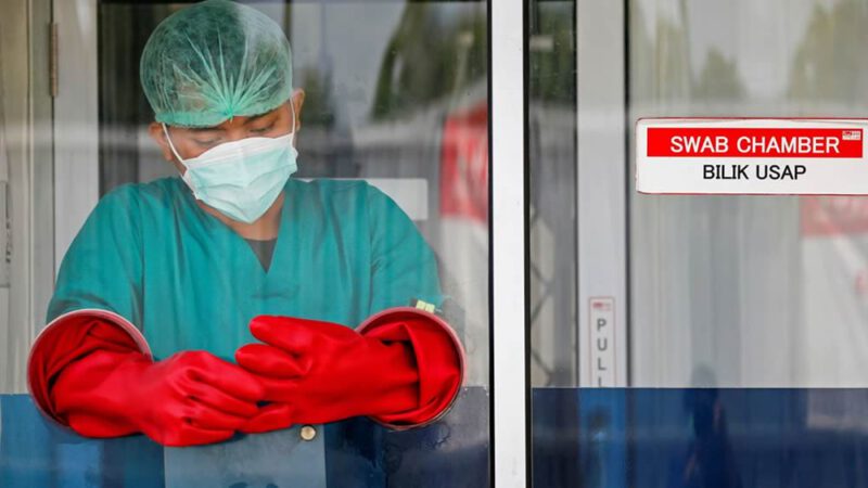 350 medici e operatori sanitari in Indonesia contraggono il COVID-19 nonostante il vaccino